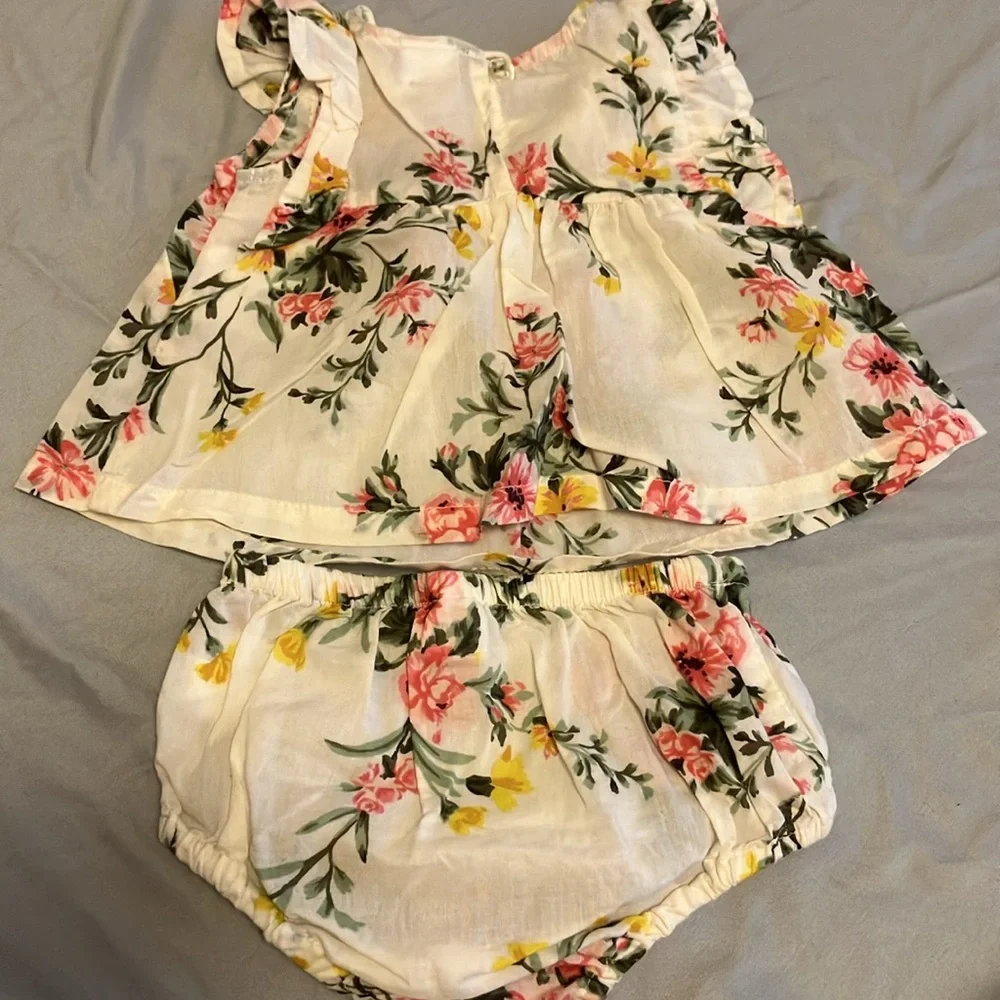 🌸  3/$15 Bundle of baby clothes - Picture 17 of 17